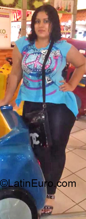 Date this charming Honduras girl Selena from La Ceiba HN1492