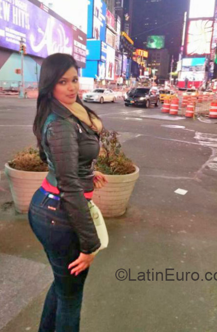 Date this voluptuous Dominican Republic girl Josefina from Mao DO21784