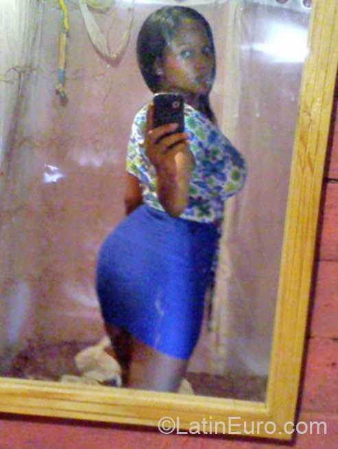 Date this good-looking Dominican Republic girl Dahiany from Santo Domingo DO21785