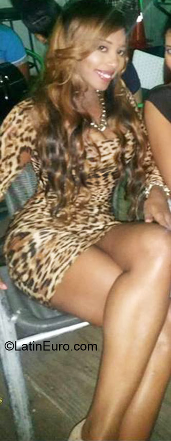 Date this beautiful Dominican Republic girl Laura from Santo Domingo DO21909