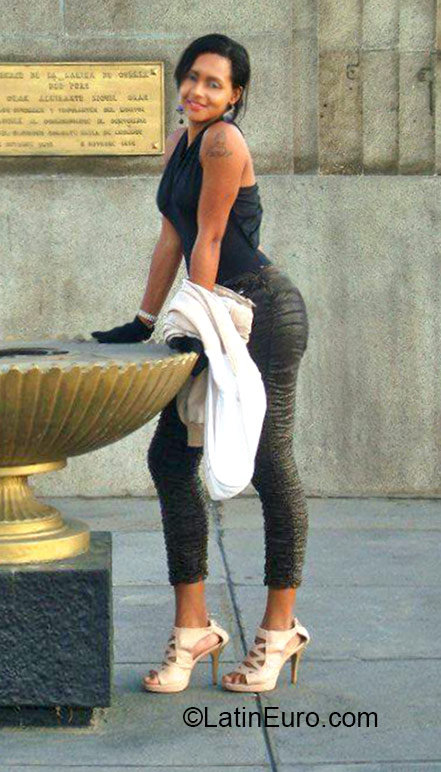 Date this voluptuous Brazil girl Luana from Recife BR9309