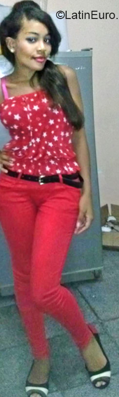 Date this voluptuous Dominican Republic girl Carolina from Santo Domingo DO21974