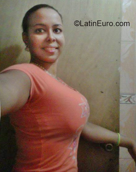 Date this stunning Dominican Republic girl Yuliydi from Santo Domingo DO21980