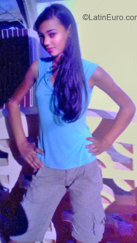 Date this pretty Dominican Republic girl Estephany from Santo Domingo DO21996