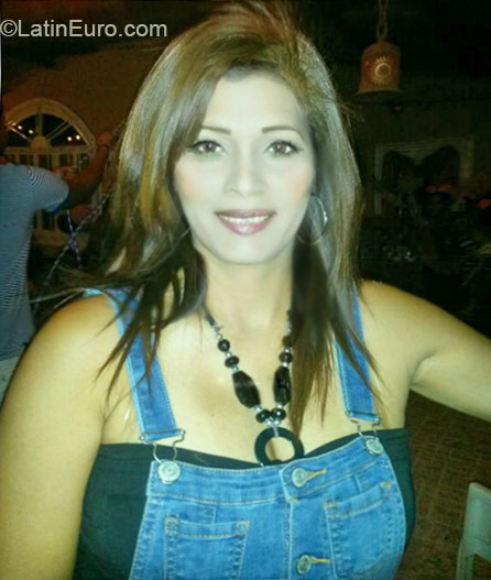 Date this charming Panama girl Yenny from Panama City PA594