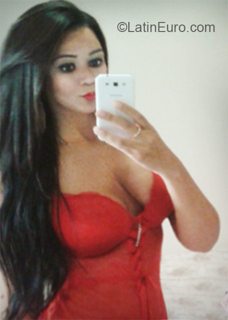 Date this lovely Brazil girl Vanessa from Brasilia BR9320