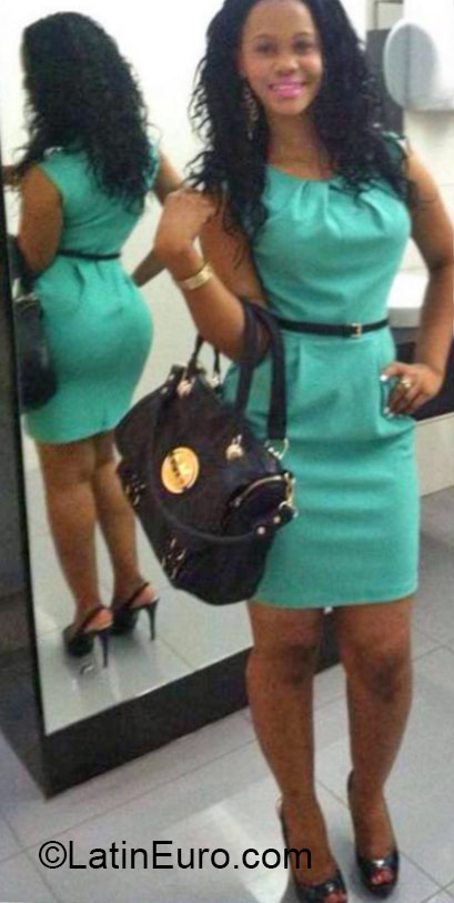 Date this voluptuous Dominican Republic girl Alondra from Santo Domingo DO22049