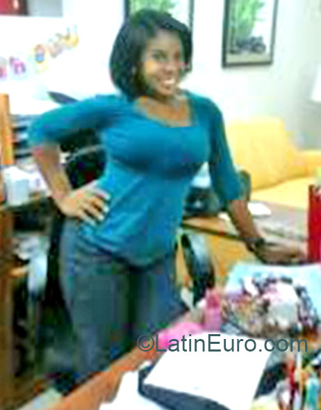 Date this gorgeous Dominican Republic girl Sarah from Santo Domingo DO22050