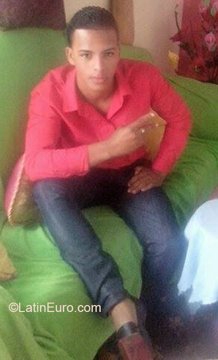 Date this young Dominican Republic man Yendri from Santo Domingo DO22077