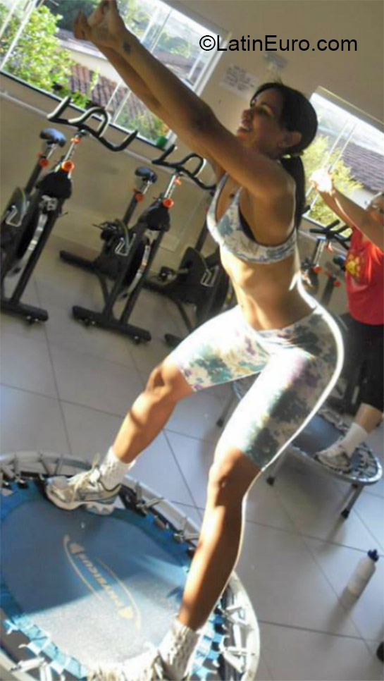 Date this funny Brazil girl Tatiana from Patos De Minas BR9326