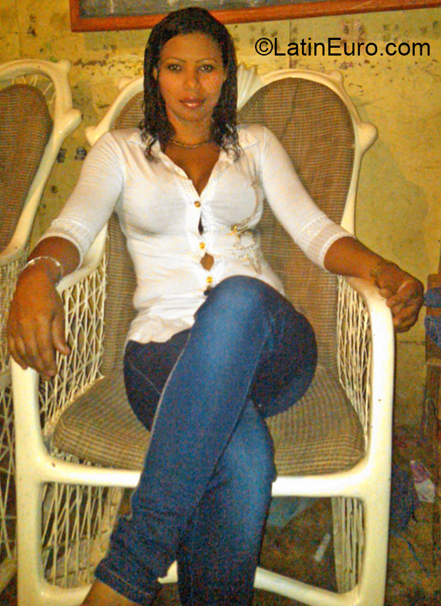 Date this nice looking Dominican Republic girl Yerlin from Hato Mayor DO22166