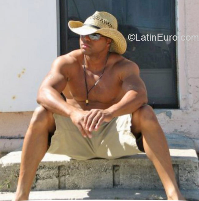 Date this nice looking United States man Scorpioking from Miami US16136