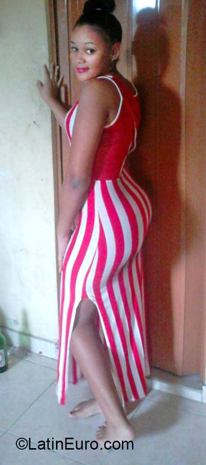 Date this attractive Dominican Republic girl Kati from Santiago DO26267