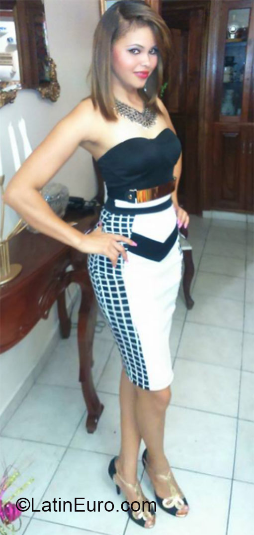Date this hot Dominican Republic girl Yefreisi from Santo Domingo DO22213