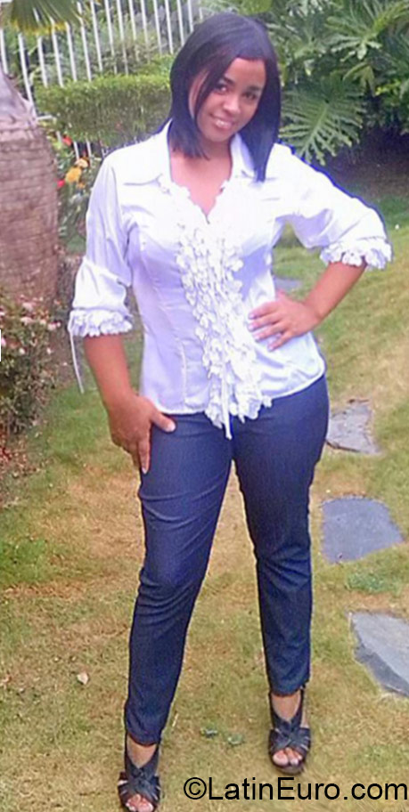 Date this charming Dominican Republic girl Anabel from Santo Domingo DO22289