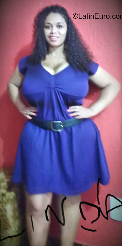 Date this beautiful Brazil girl Ana from Brasilia BR9346