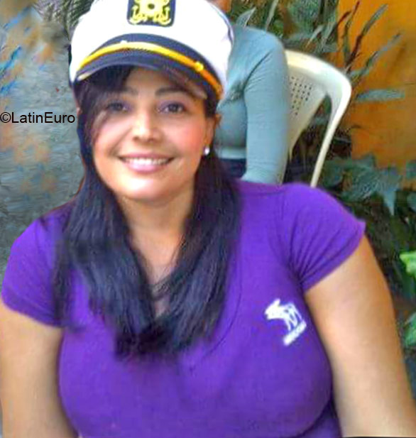 Date this attractive Dominican Republic girl Katy from Santo Domingo DO22295