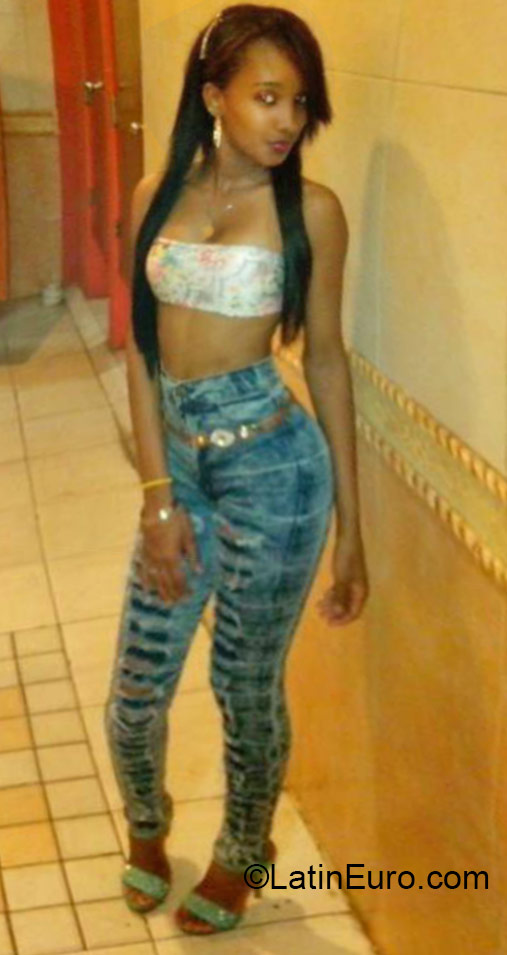 Date this happy Dominican Republic girl Adiela from Santo Domingo DO22326