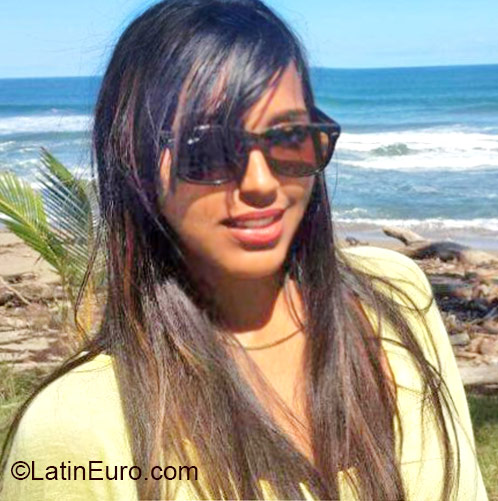 Date this fun Dominican Republic girl Laura from Santo Domingo DO22333