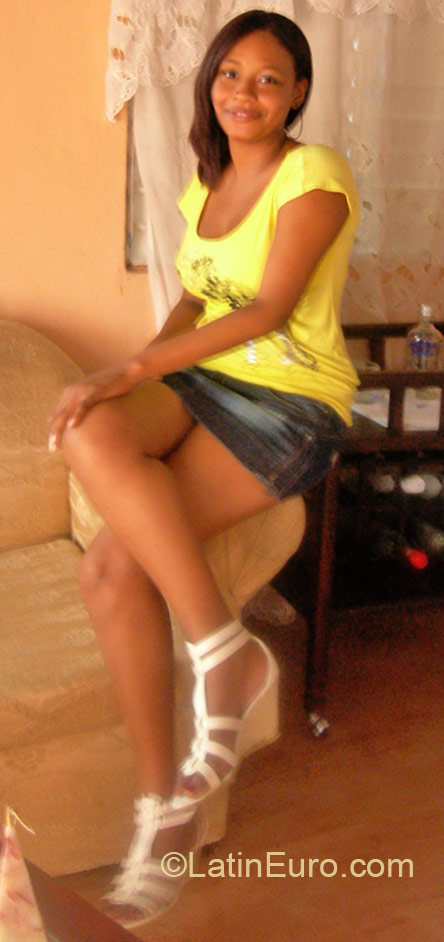 Date this sultry Dominican Republic girl Karina from Santo Domingo DO22377