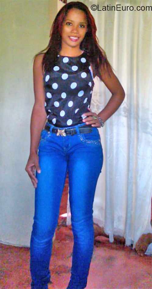 Date this hot Dominican Republic girl Laudy from Santo Domingo DO22378