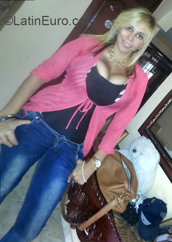Date this gorgeous Dominican Republic girl Elizabeth from San Pedro De Macoris DO22380