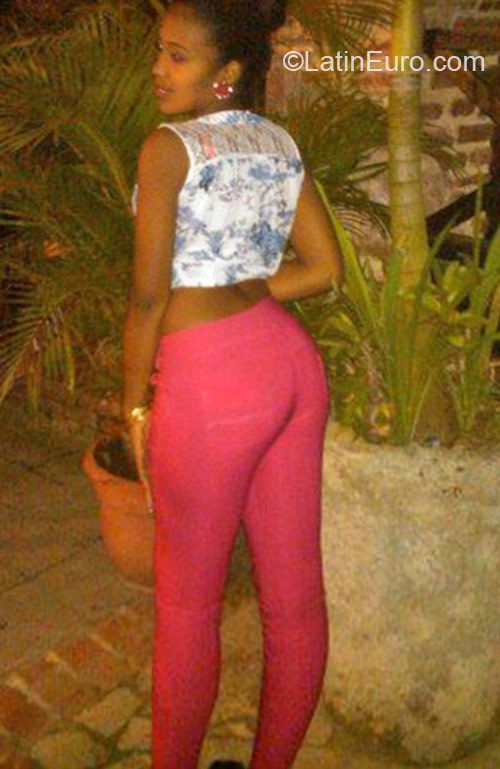 Date this delightful Dominican Republic girl Rochily from Santo Domingo DO22417