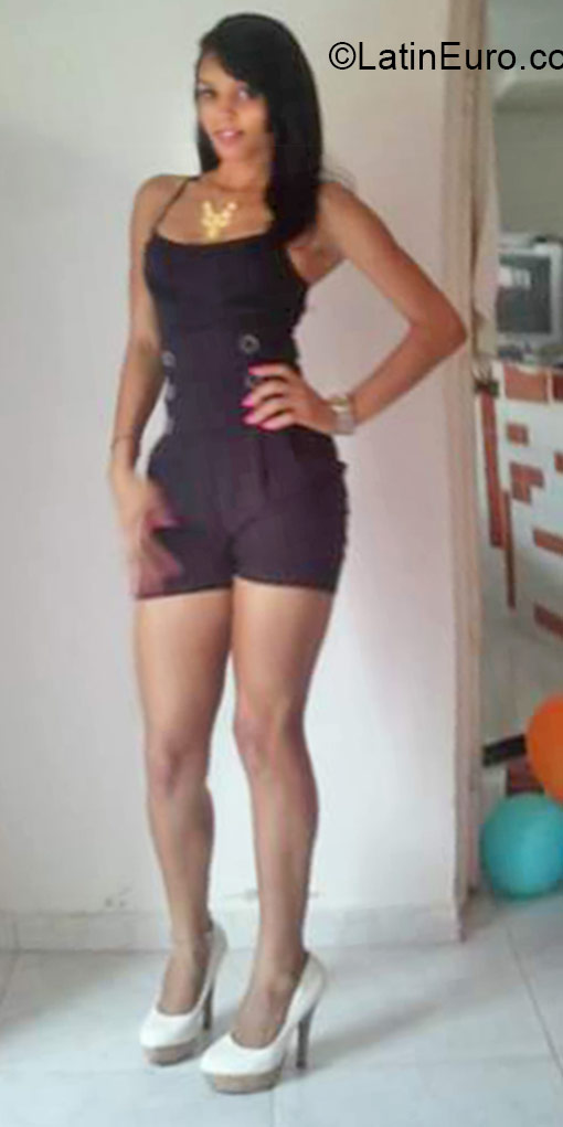 Date this athletic Dominican Republic girl Samsher from Santo Domingo DO22422