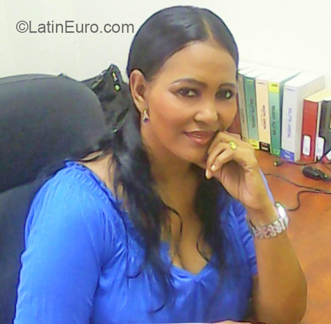 Date this charming Dominican Republic girl Bianca from Santo Domingo DO22460