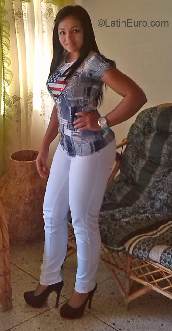 Date this hot Venezuela girl Alba from Merida VE640