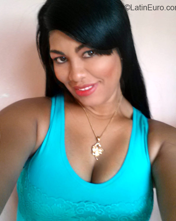 Date this tall Dominican Republic girl Yeriaty from Santiago DO22469