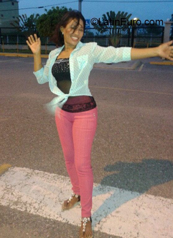 Date this delightful Dominican Republic girl Berkis from Santo Domingo DO22482