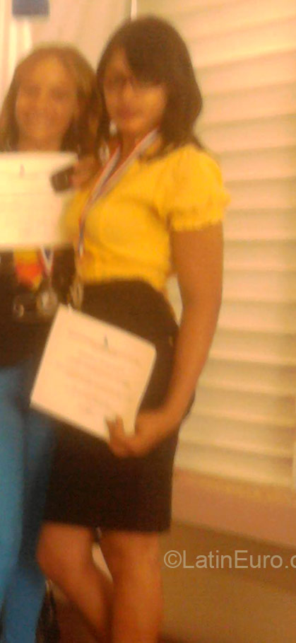 Date this hard body Dominican Republic girl Yania from San Juan DO22498