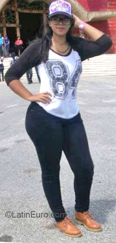 Date this hard body Dominican Republic girl Scarlett from Santo Domingo DO22517