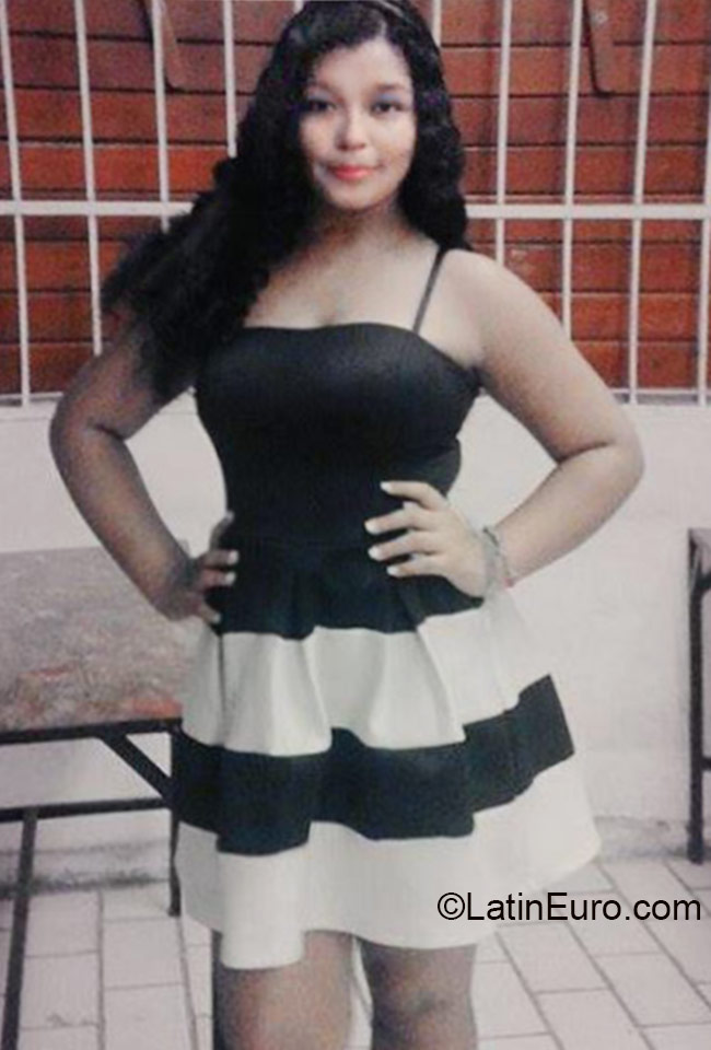 Date this delightful Mexico girl Erika from Paya del carmen MX1431