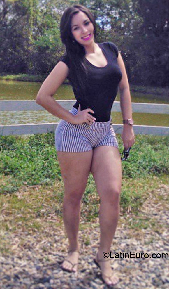 Date this lovely Dominican Republic girl Angelita from Santo Domingo DO22560