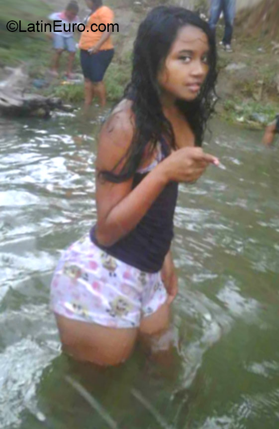 Date this sensual Dominican Republic girl Pamelita from Santo Domingo DO22579