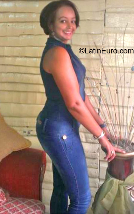 Date this fun Dominican Republic girl Fiol from Santo Domingo DO22594