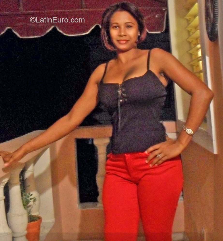 Date this charming Dominican Republic girl Yesenia from San Pedro Macoris DO22610