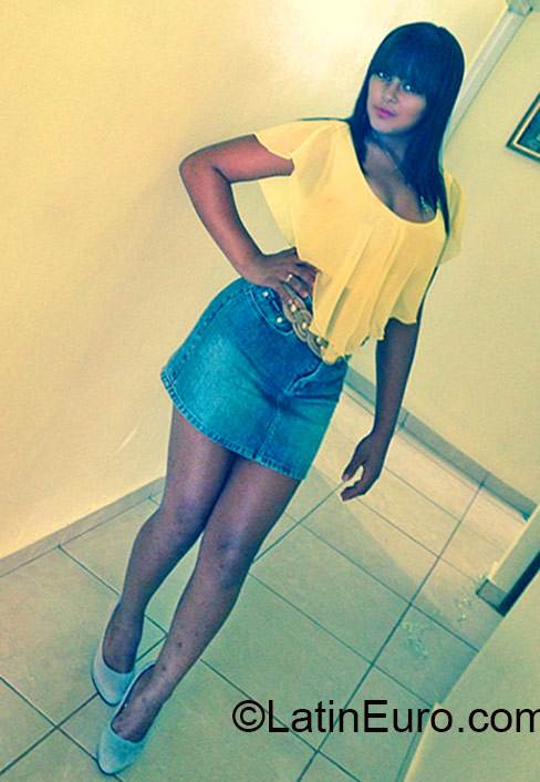 Date this beautiful Dominican Republic girl Daniela from Santo Domingo DO22631