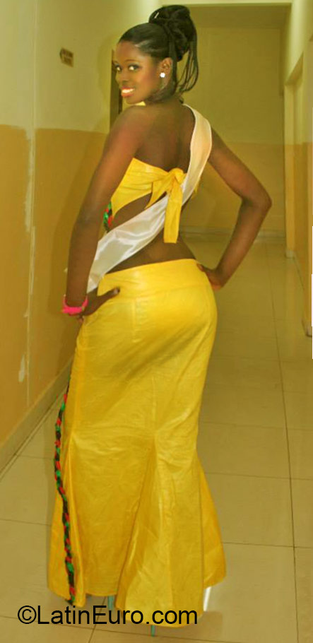 Date this fun Brazil girl Wini from Fortaleza BR9395