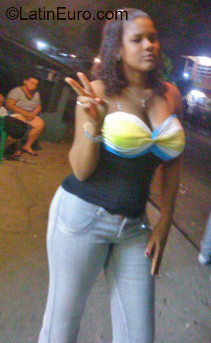 Date this tall Dominican Republic girl Indhiria from Santo Domingo DO22686