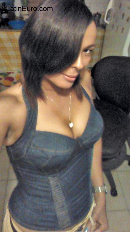 Date this charming Dominican Republic girl Mari from San Pedro De Macoris DO22711