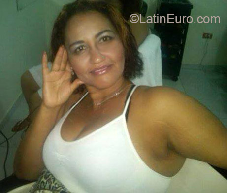Date this stunning Dominican Republic girl Nena from Santo Domingo DO22745