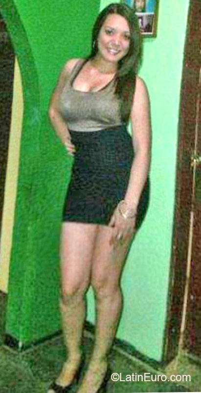 Date this nice looking Venezuela girl Dimarys from Maracaibo VE576