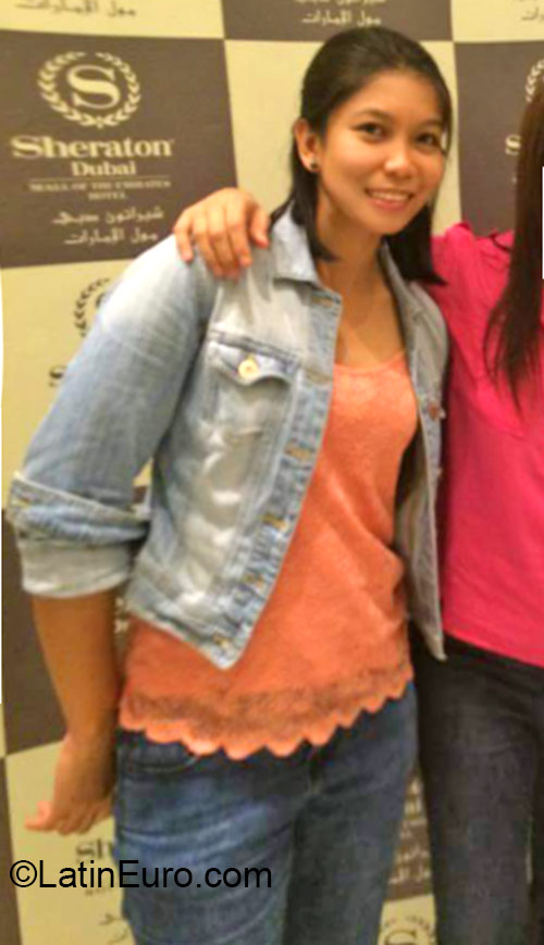 Date this georgeous United Arab Emirates girl Elaine from Dubai AE43