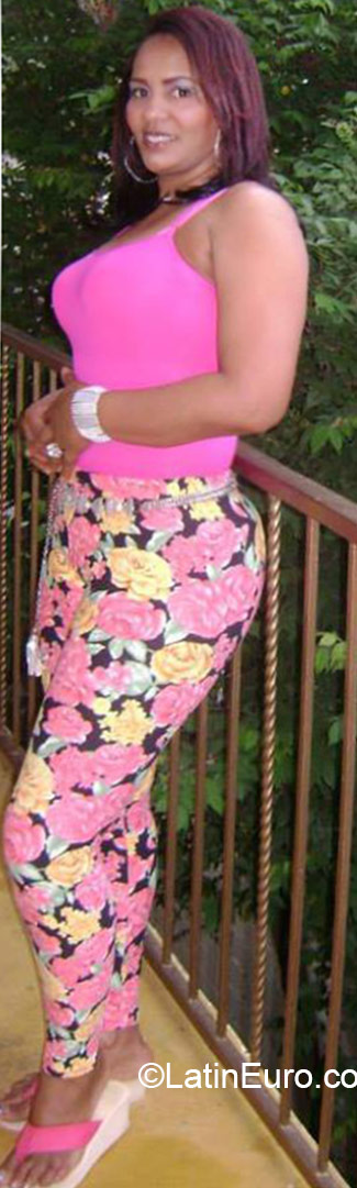 Date this athletic Dominican Republic girl Marian from Santo Domingo DO22778