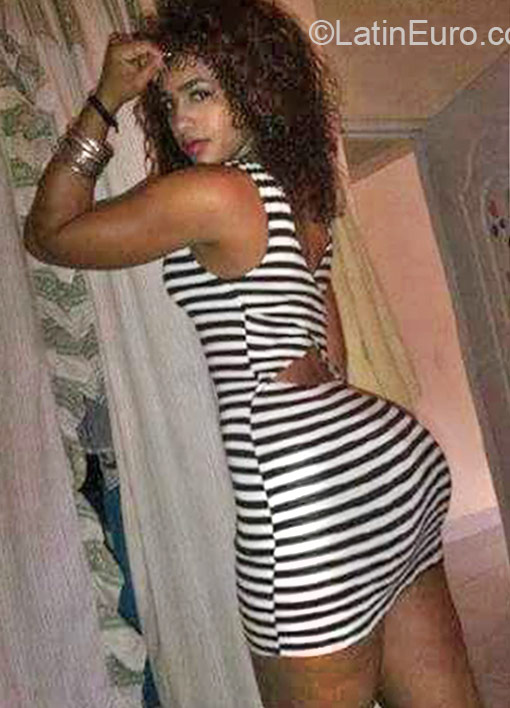 Date this passionate Dominican Republic girl Artagracia from Santo Domingo DO22799