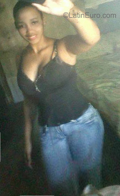 Date this passionate Dominican Republic girl Yamilet from Santo Domingo DO22824