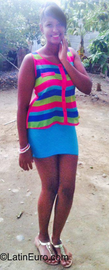 Date this athletic Dominican Republic girl Maria from Santo Domingo DO22829